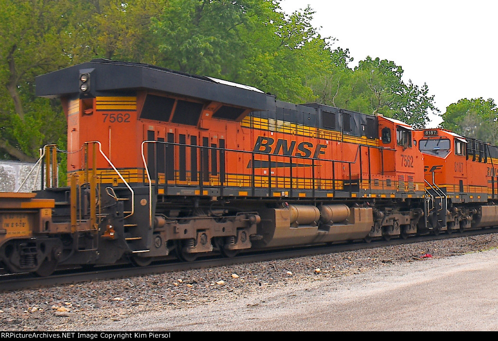 BNSF 7562